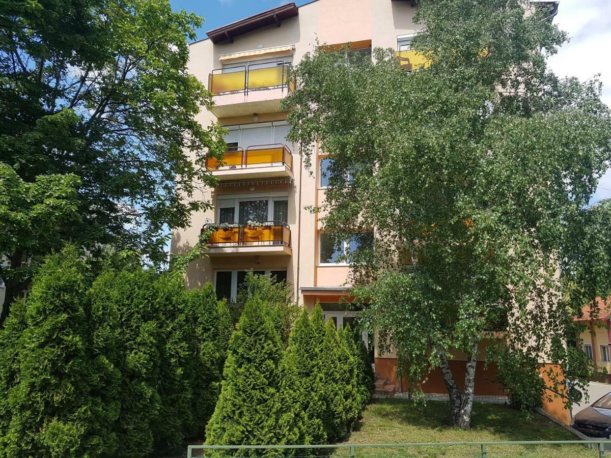 Bazsi Apartman Siófok Esterno foto